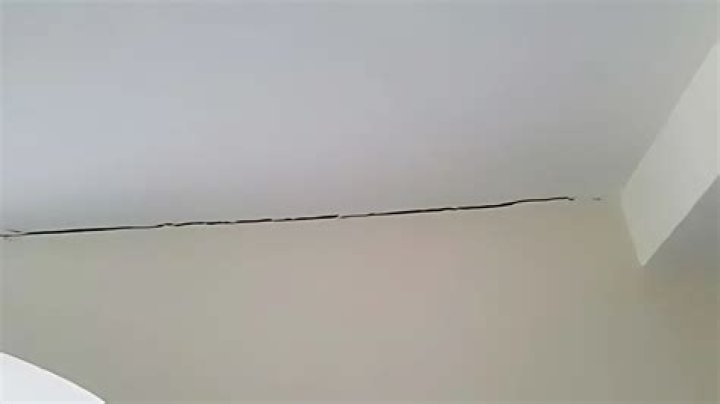 Are cracks in ceiling normal UK?