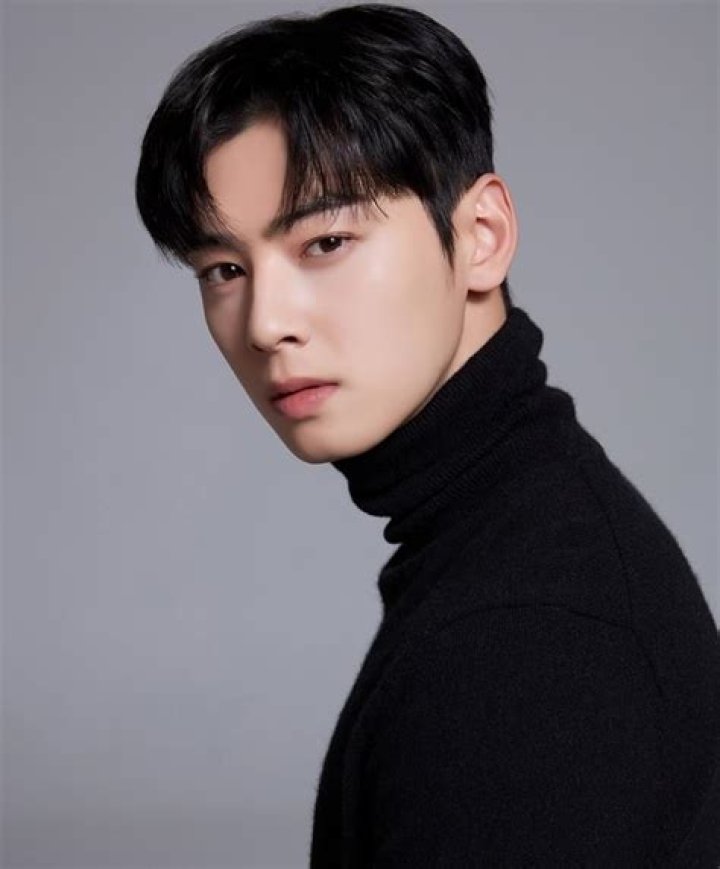 At what age Cha Eun Woo became a trainee?