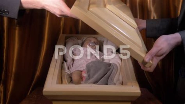 Can a female carry a coffin?