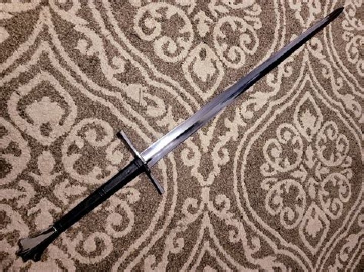 Can bards use Longswords?