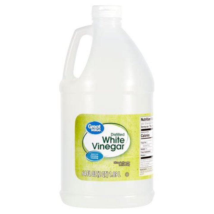 Can I put white vinegar in my laundry?