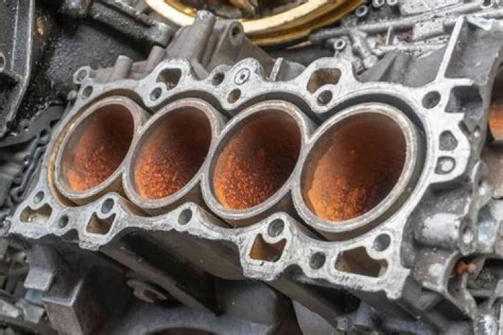 Can you drive with a cracked engine block?