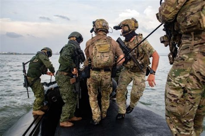 Do Navy SEALs encounter sharks?