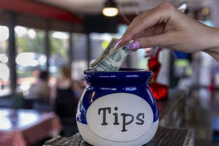 Does a restaurant pay tax on tips?