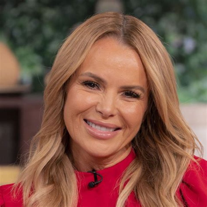Does Amanda leave Michael?