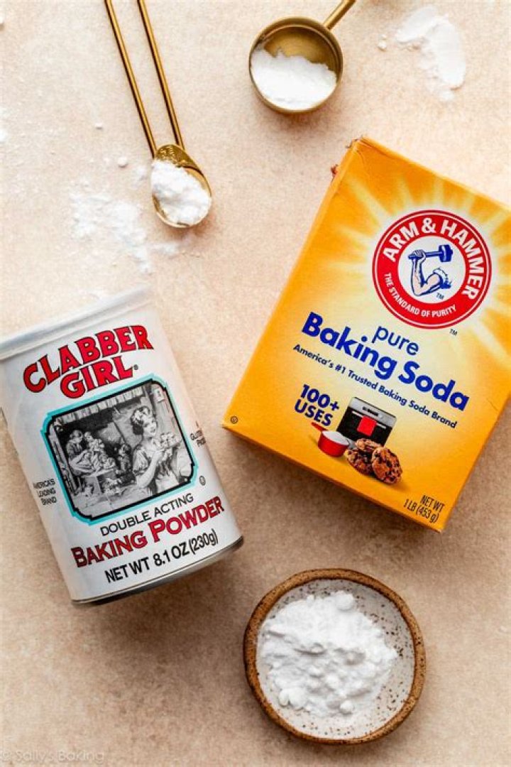 Does baking powder lighten skin?