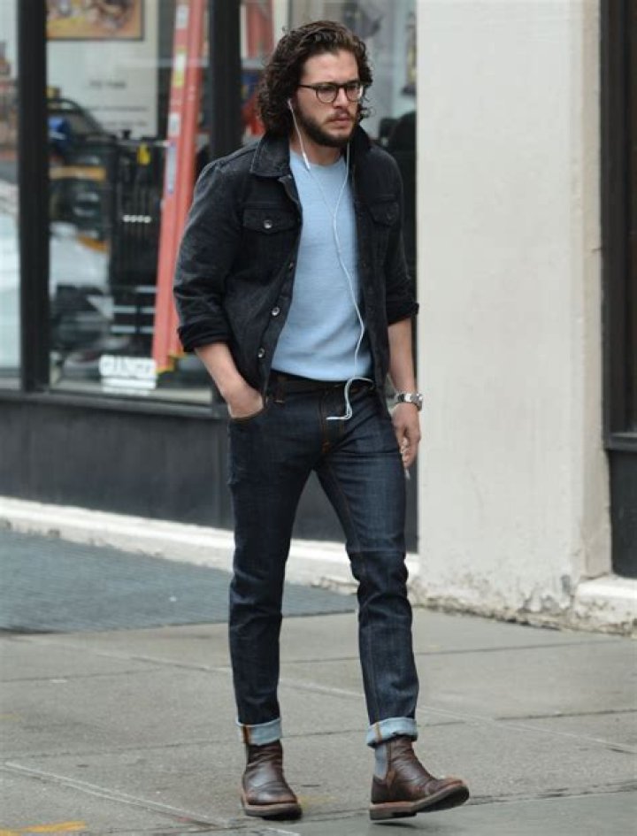 Does black jean jacket go with blue jeans?