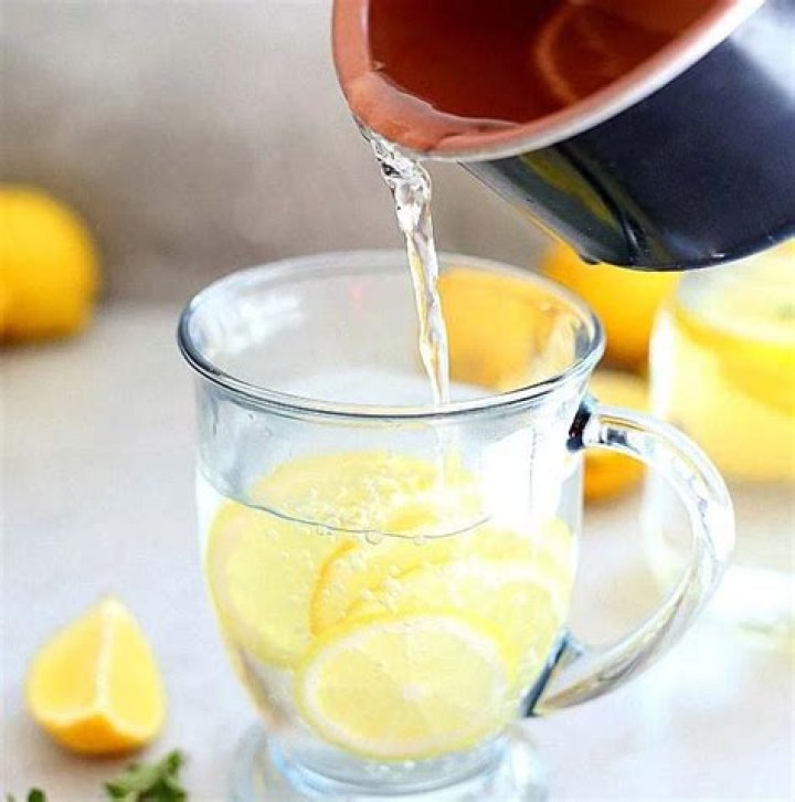 Does hot water with lemon reduce belly fat?