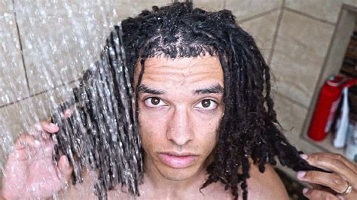 Does salt water clean dreads?