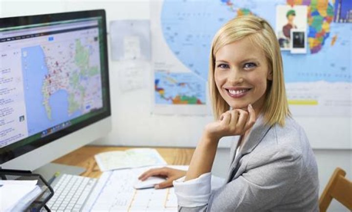 How much do independent travel agents make?