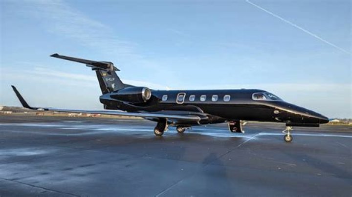 How much does it cost to land a plane?