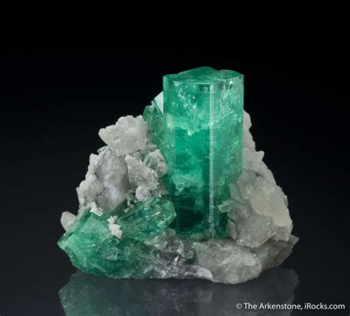 Is emerald a rock?