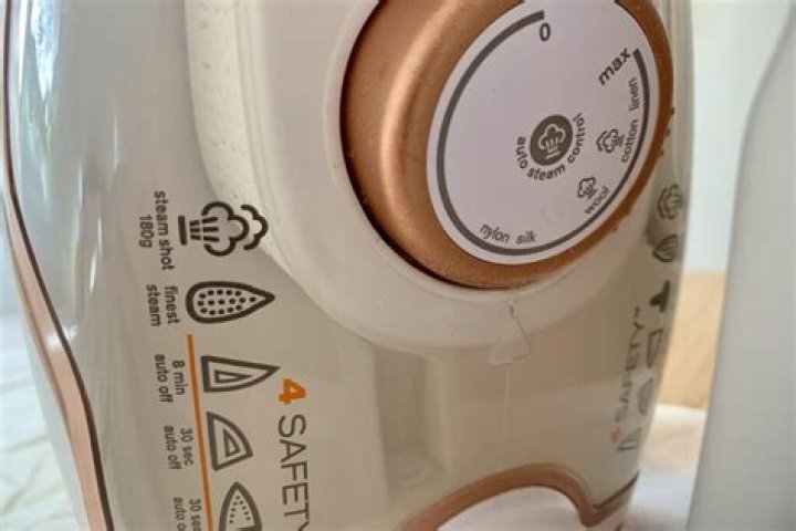 Is silk the lowest setting on an iron?