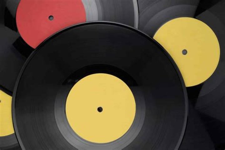 Is vinyl and LP the same?