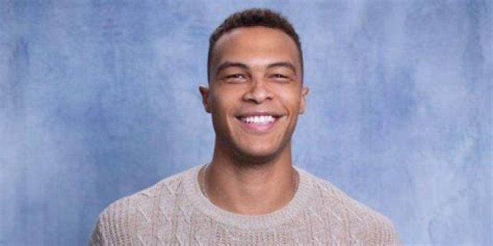 What college did Dale Moss attend?