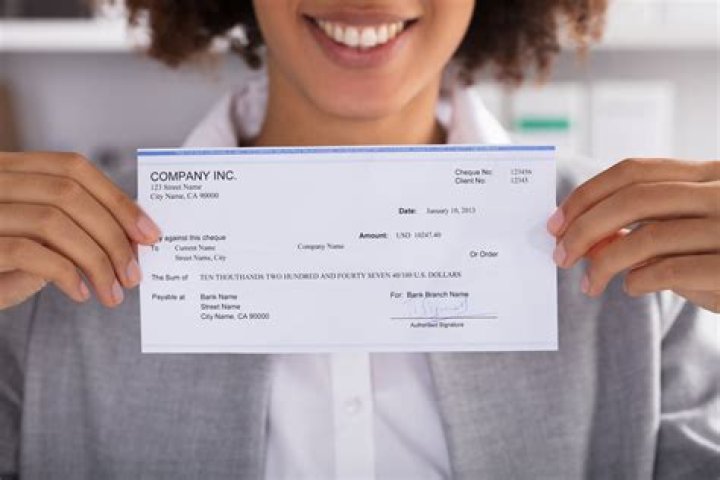 What happens if paycheck goes to wrong account?