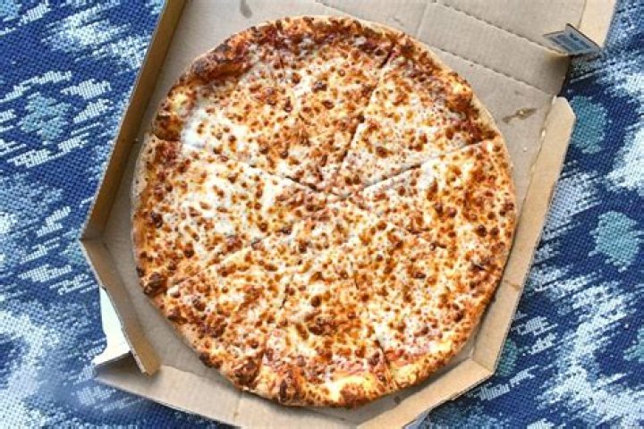 What is Brooklyn style pizza vs thin crust?