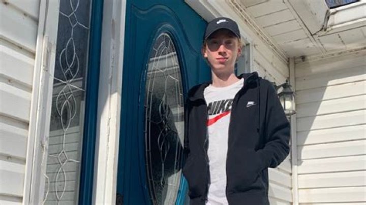 What is the latest a 17 year old can work UK?