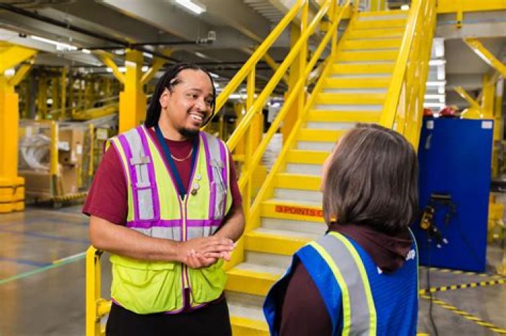What level is Amazon senior program manager?