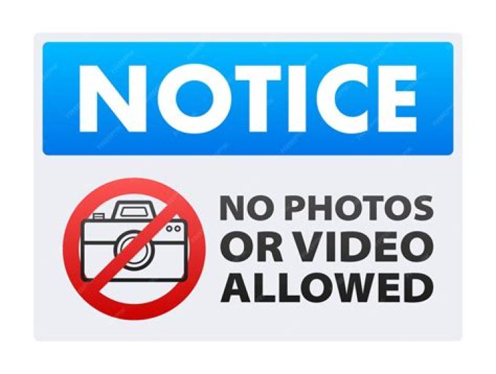 What photos are not allowed on Tinder?