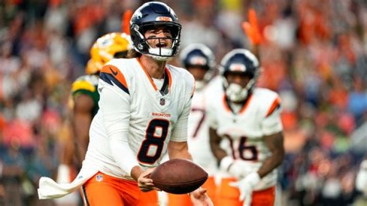 Which famous retired quarterback never won a Super Bowl?