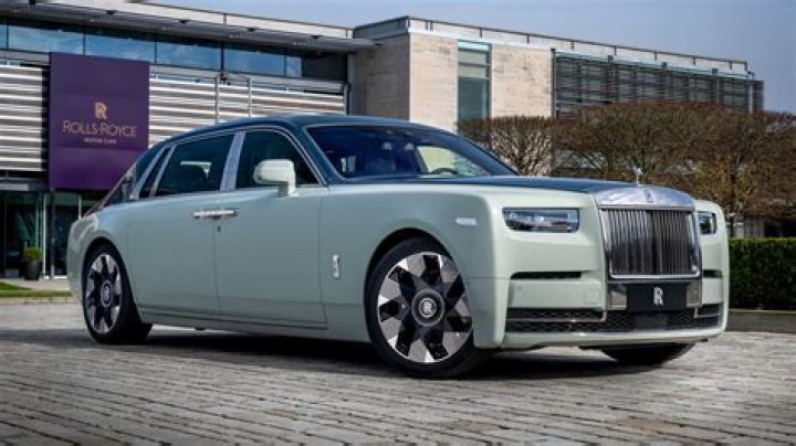 Which petrol is used in Rolls Royce?