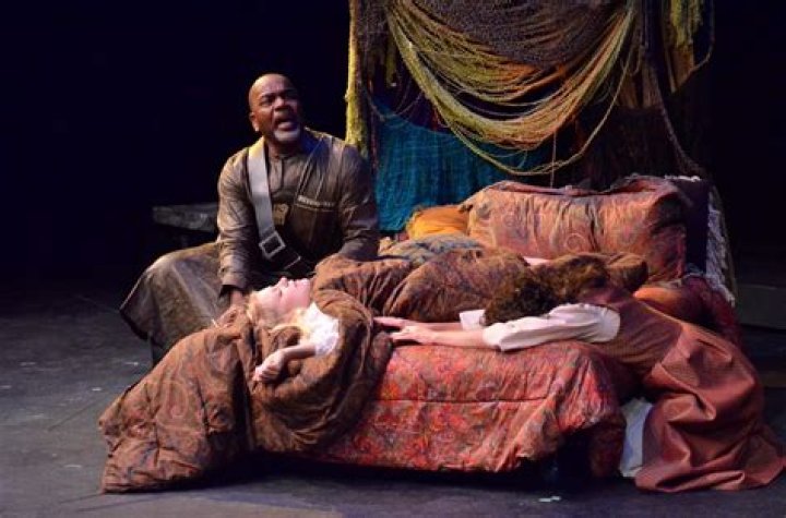 Who kills Othello?